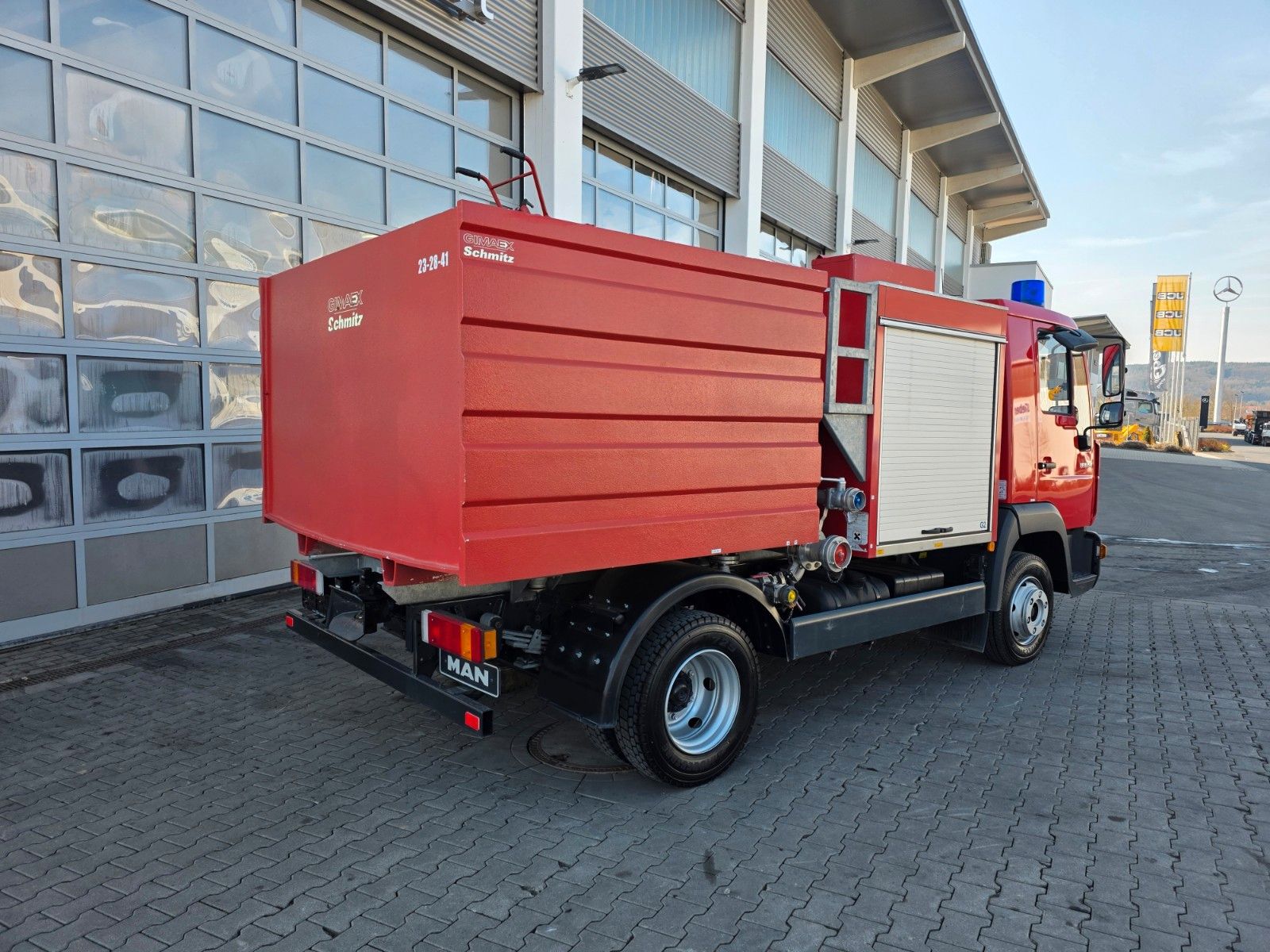 Fahrzeugabbildung MAN LE 8.150 Schaum 2.500 Liter Schmitz SLF 25/25