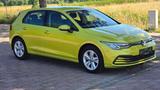 Volkswagen Golf VIII Lim. Life eTSI DSG 1.5 LED VIRTUAL 1HD - mit Benzin-Antrieb: Gelb, Beheizbares Lenkrad, mit Klimaanlage