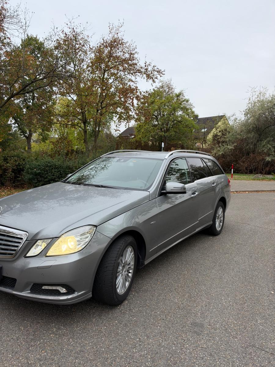 Mercedes-Benz E350 2011 — interior