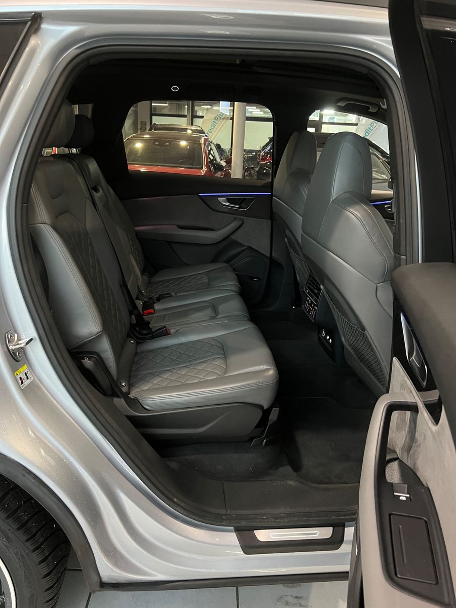 Fahrzeugabbildung Audi SQ7 4.0 TDI quattro*Head-Up * 7.SITZER*