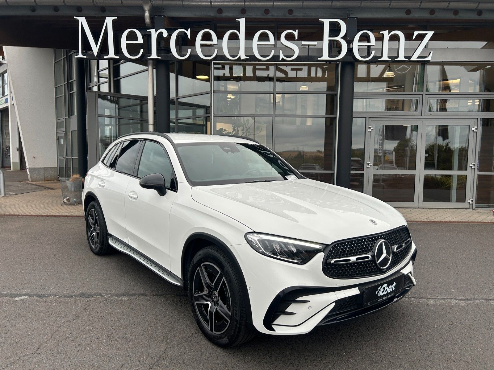 Fahrzeugabbildung Mercedes-Benz GLC 220d AMG+Night+RKamera+SportfahrW+AmbientePr