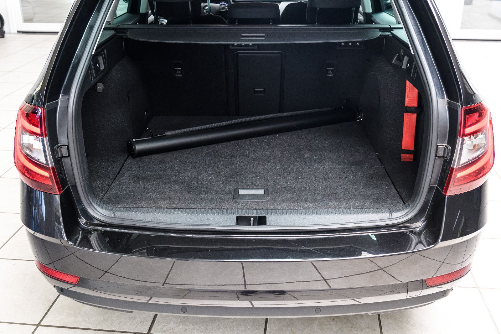 Fahrzeugabbildung SKODA Octavia Combi Tour 1.0 +NAVI+LED+el.Heckkl.+MFL