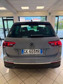 Volkswagen Tiguan - 5