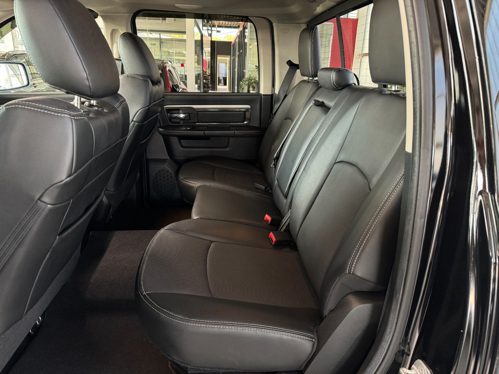 Fahrzeugabbildung Dodge RAM 5,7 Crew Cab Sport LPG 1Hand Deutsche EZ