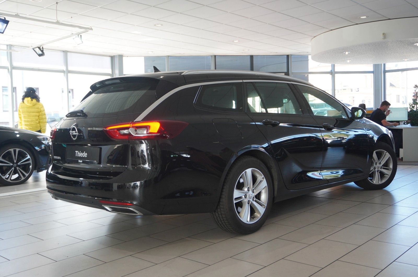 Fahrzeugabbildung Opel Insignia B ST 2.0T ELEGANCE NAVI/LED/VIRT./DAB+