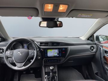 Toyota Auris Touring Sports - 11