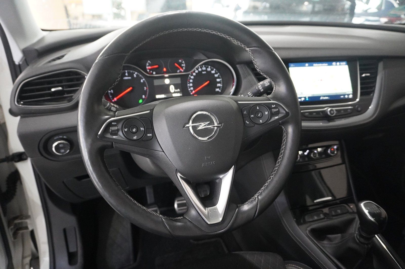 Fahrzeugabbildung Opel Grandland (X) 1.2T INNOV. NAVI/LED/KAMERA/PANO.
