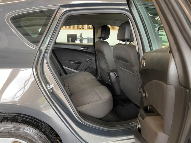 MYAUTOCENTER – Gebraucht- und Jahreswagen mit Werkstattservice in Pfaffenhofen Opel Astra J Lim. 5-trg. Selection *Klima*Navi*SHZ*