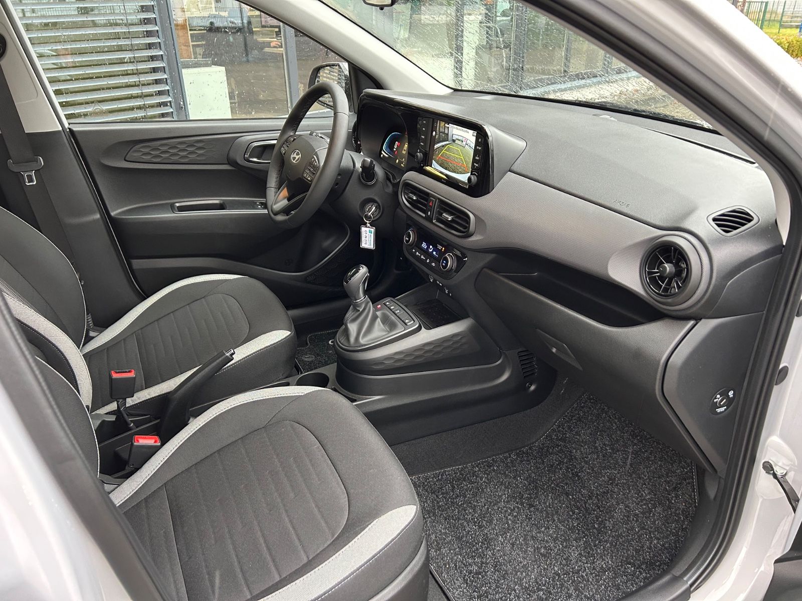 Fahrzeugabbildung Hyundai i10 Trend Komfort Paket Navi RFK SHZ