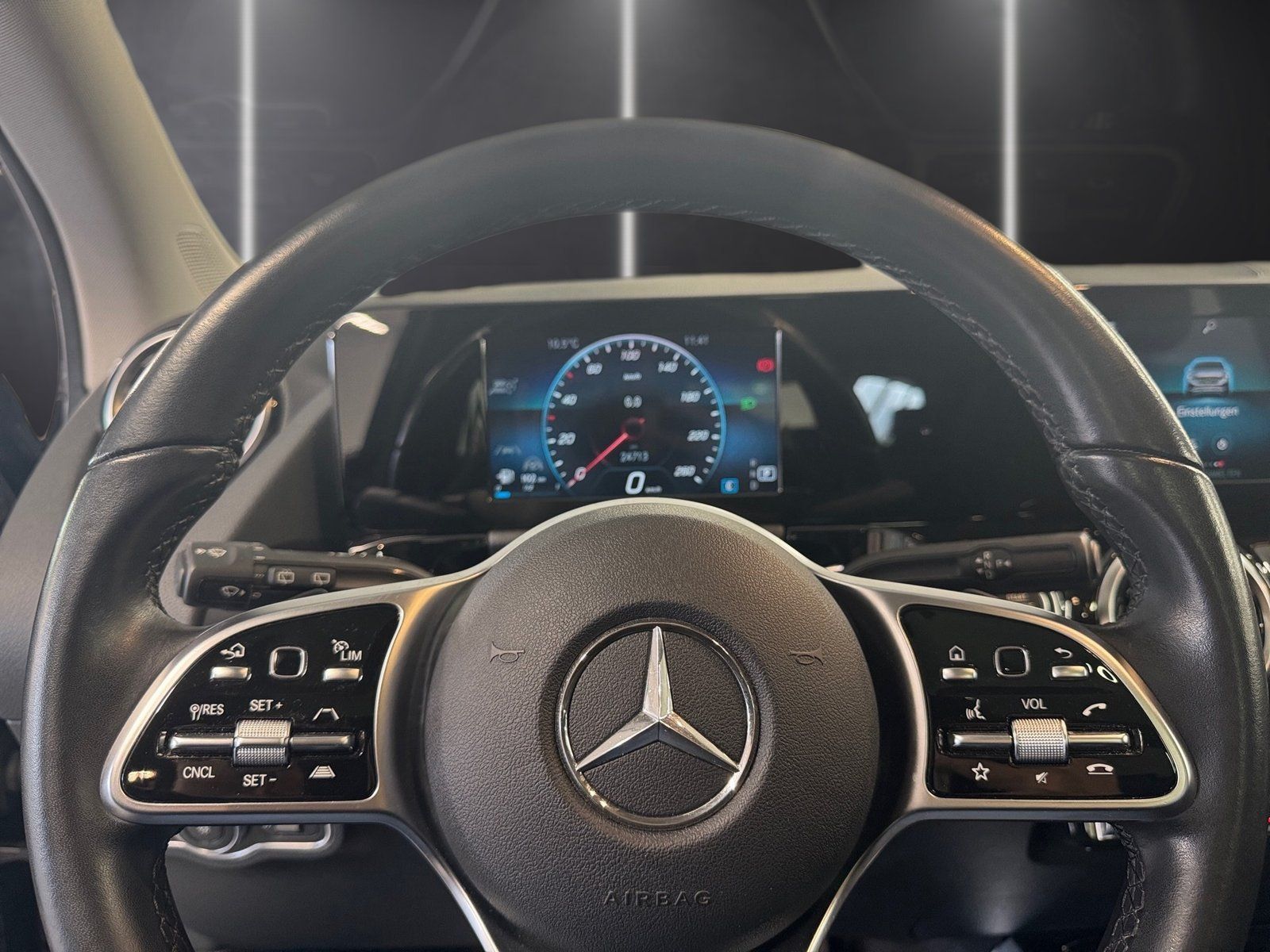 Fahrzeugabbildung Mercedes-Benz GLA 200 Progressive*Pano*Distro*HuD*MBeam*Totwi*