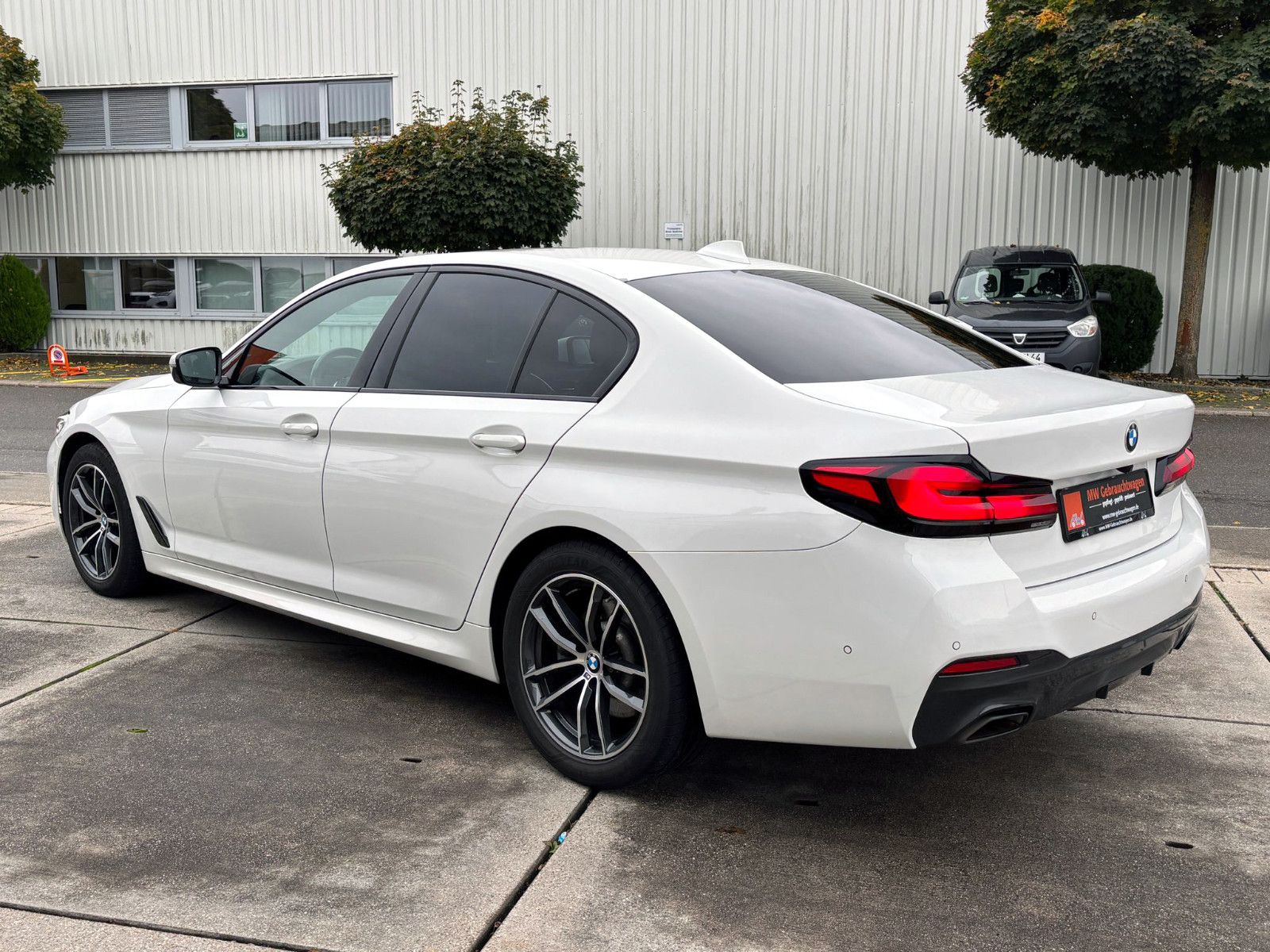 Fahrzeugabbildung BMW 520d Steptr. Limo M-Sport ACC KAM AHK LED SHZ