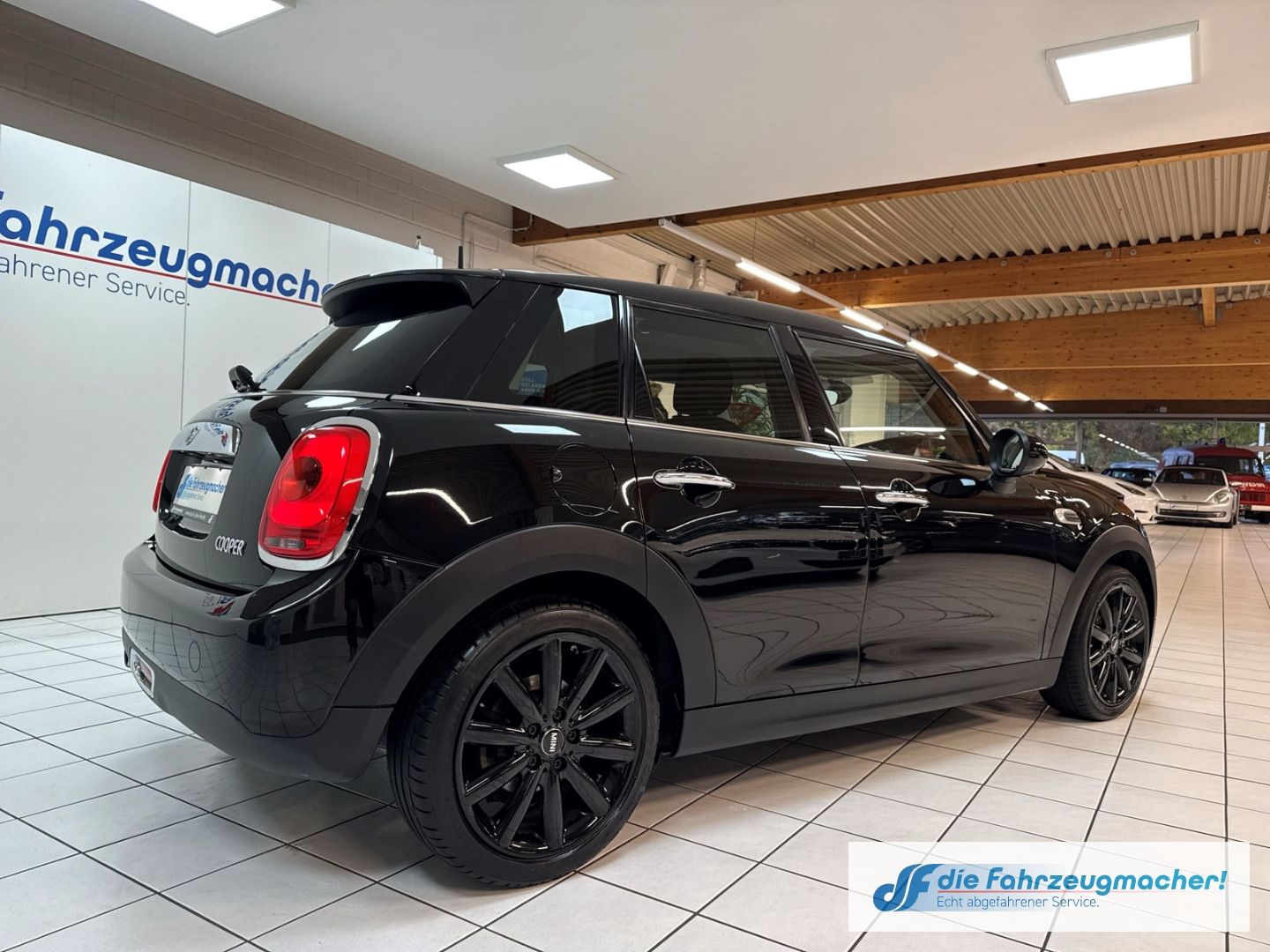 Fahrzeugabbildung MINI Cooper Mehrzonenklima Ambientebeleuchtung SHZ Ke