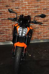 KTM 890 Duke + Koffer + KZH klein + Fly-Screen + + + - KTM 890 DUKE