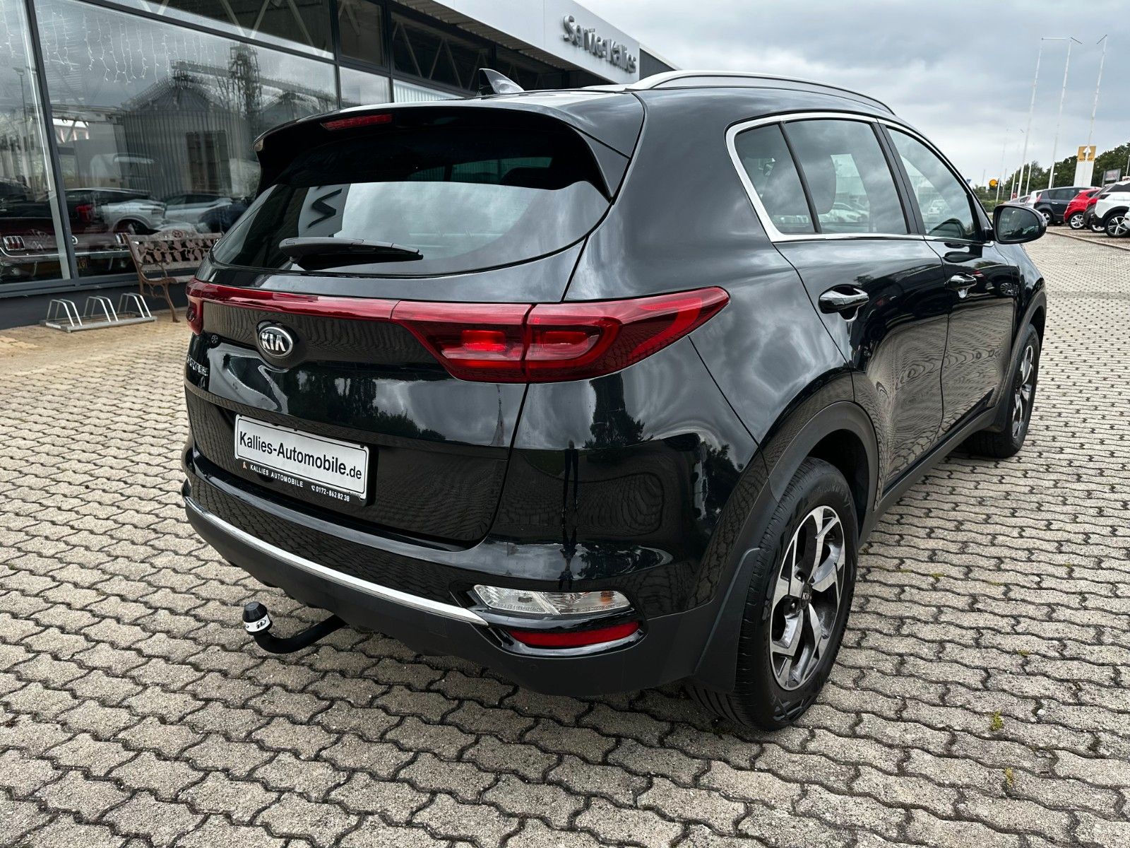 Fahrzeugabbildung Kia Sportage 2WD, AHK, Klimaaut., Shz.