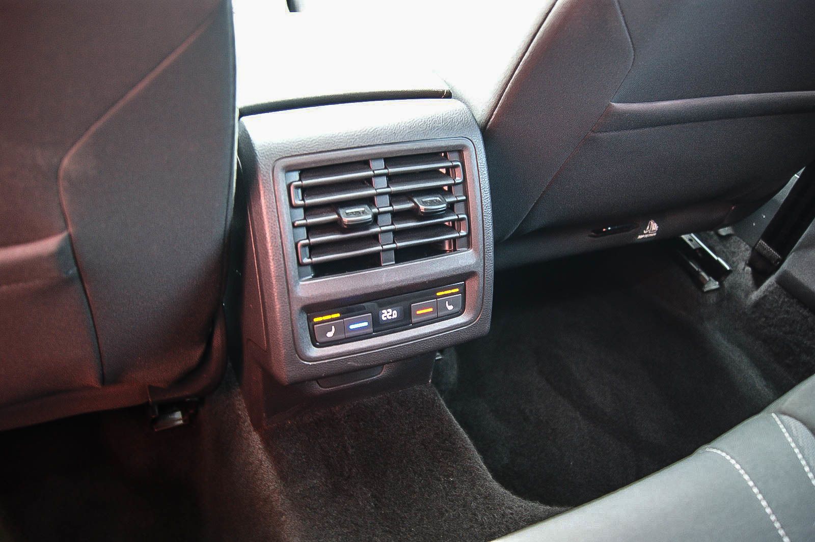 Fahrzeugabbildung Volkswagen Golf VIII 1.5 TSI ''1st EDITION'' PANORAMA VIRTU