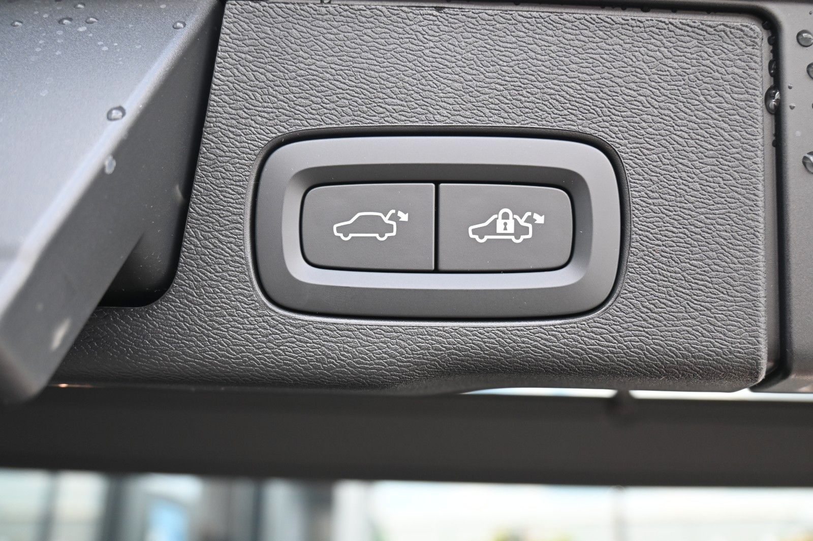 Fahrzeugabbildung Volvo XC60 B5B AWD Ultra Dark*360°*H/K*AHK*HUD*ACC