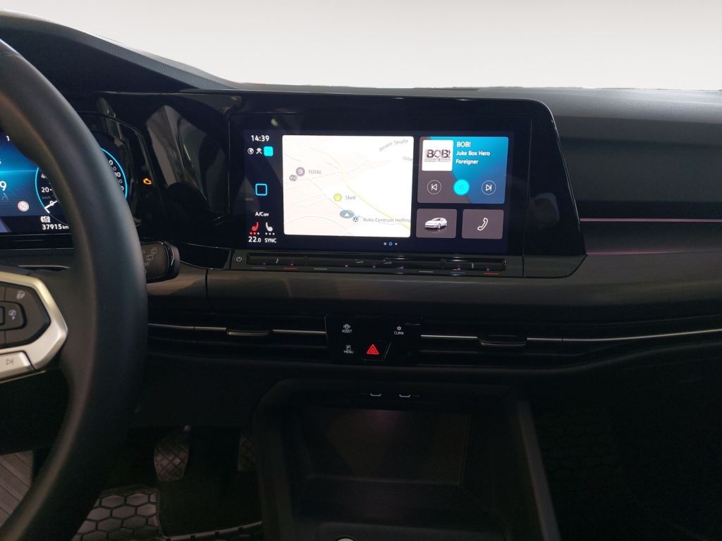 Fahrzeugabbildung Volkswagen Golf 1.5 TSI Style Panorama ACC Licht&Sicht