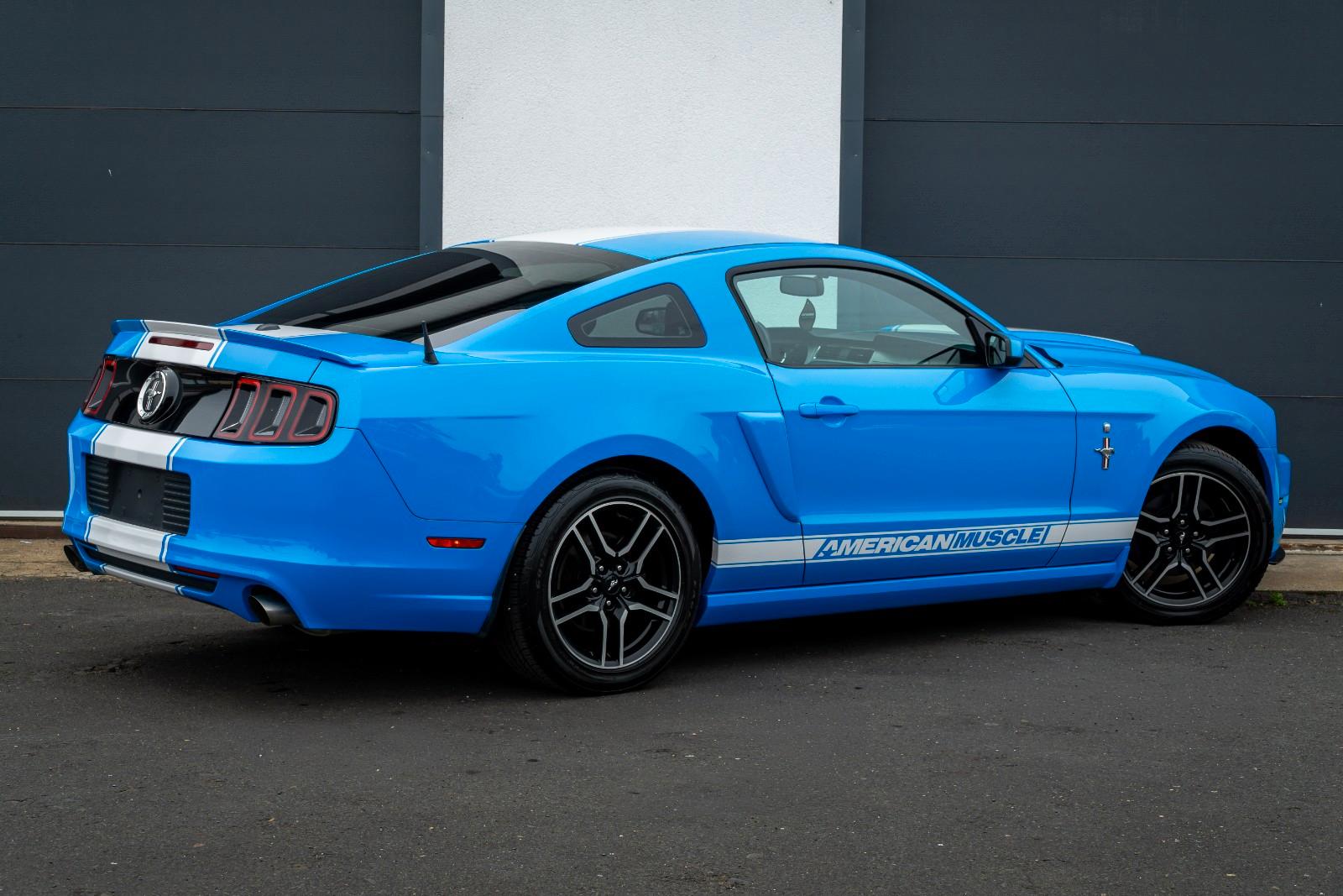 Ford Mustang V6 3,7 -KLIMA/SCHALT/LEDER/SHZ/XENON/R18