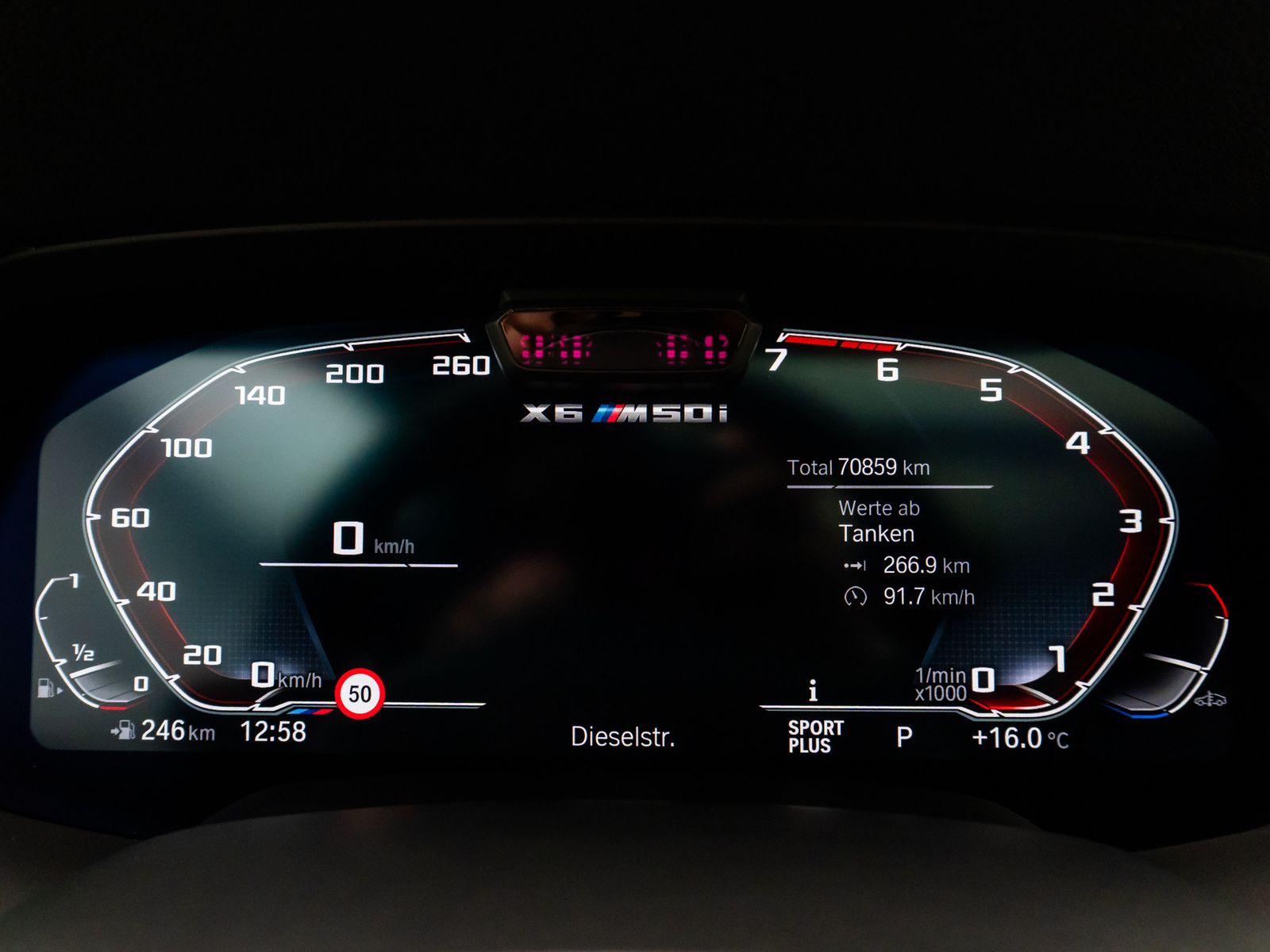 Fahrzeugabbildung BMW X6 M50i 360° B&W SkyLounge Individual Mega-Voll