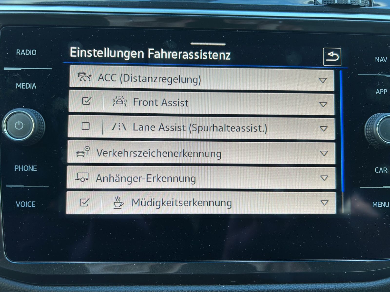 Fahrzeugabbildung Volkswagen Tiguan Allspace TDI R-Line 4M DSG MATRIX STHZ AH