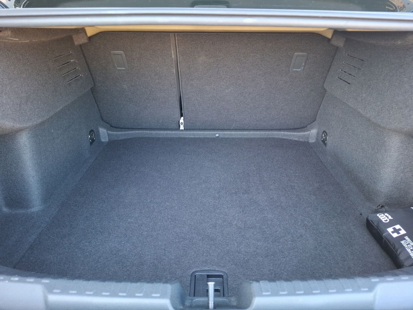 Fahrzeugabbildung Audi A3 Limousine 40 TFSI quattro S-line S-tronic Mat