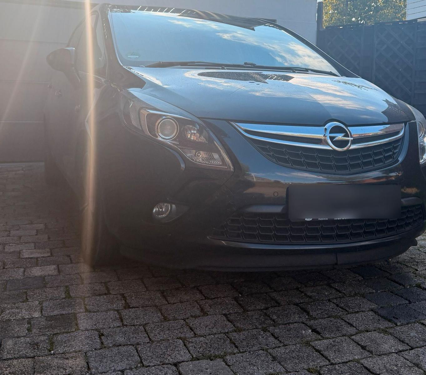 Opel Zafira tourer 2013 — вигляд ззаду