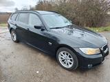BMW 320d xDrive Touring-Navi-SHZ-AHK-Temp-8fach