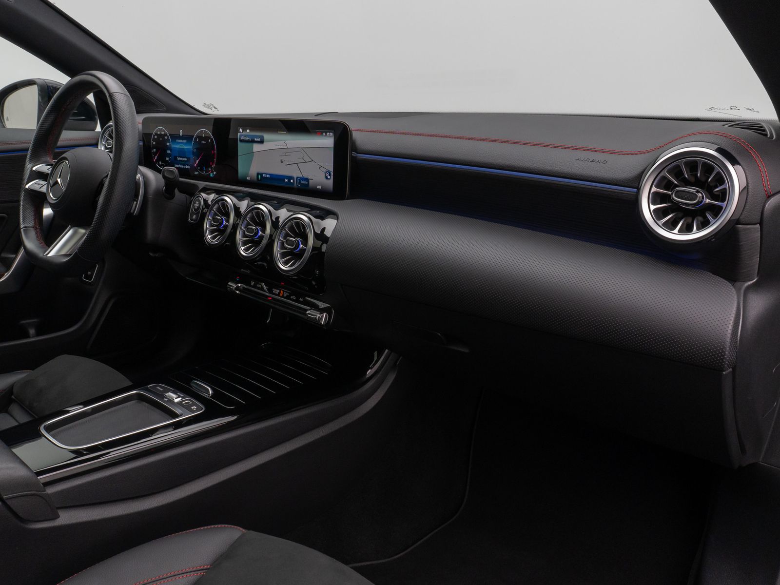Fahrzeugabbildung Mercedes-Benz CLA 200d AMG Line Panorama 360°Lenkrhzg Komfort
