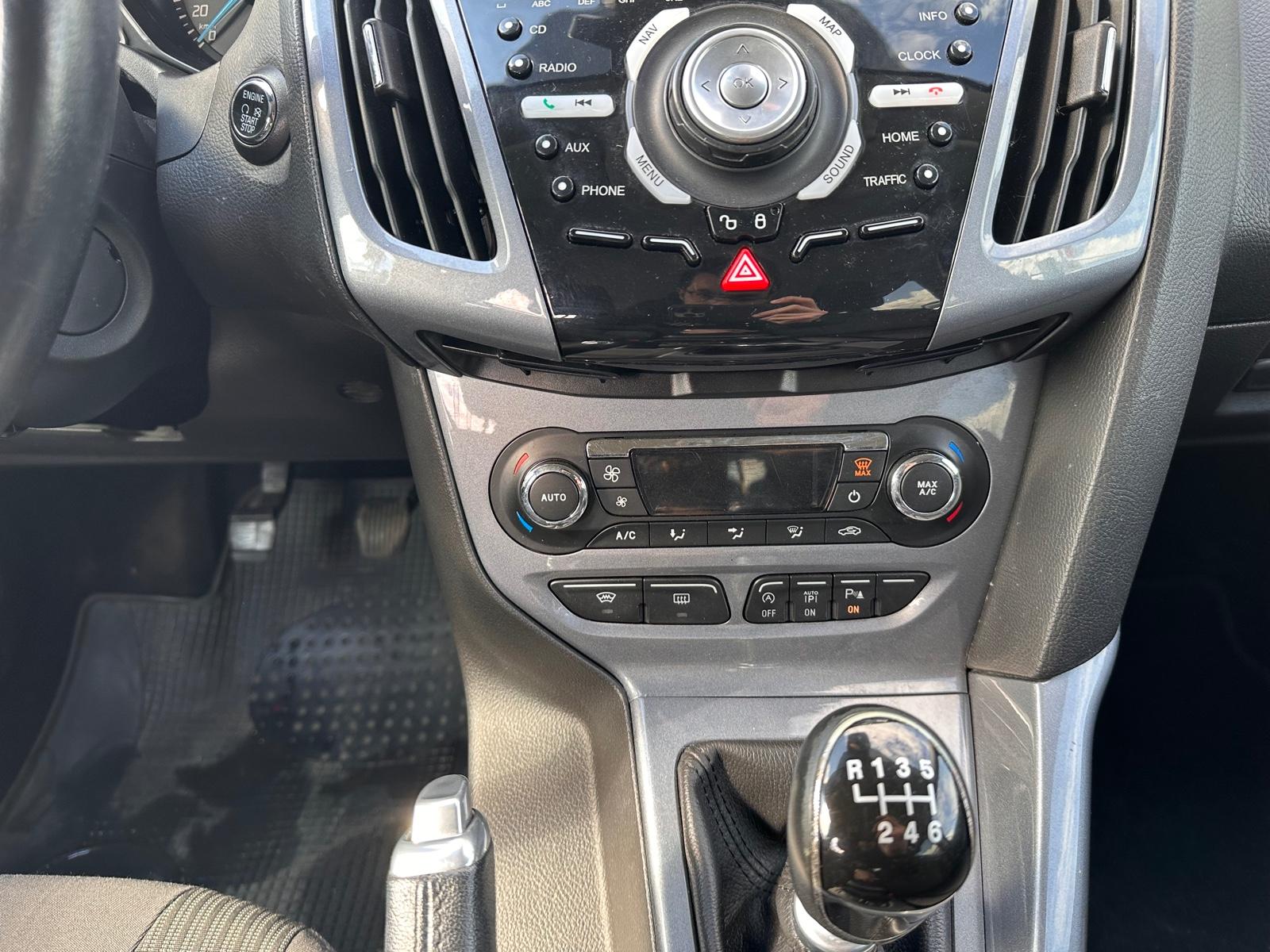 Ford Focus 2014 — photo 9