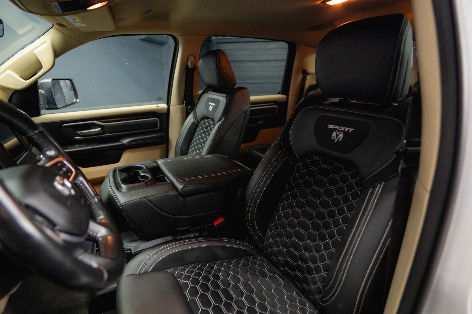 Fahrzeugabbildung Dodge RAM 5.7 V8 HEMI 4x4 OFFROAD LONGBED AXLE LOCK