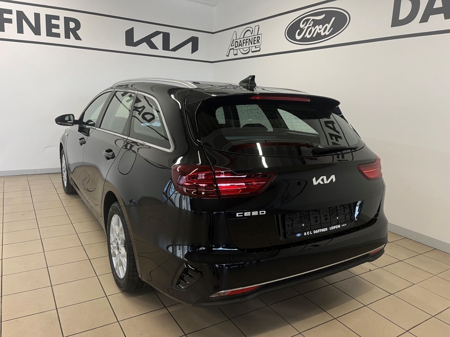 Fahrzeugabbildung Kia Ceed_sw Vision 1.4 Tempomat Kamera Navi DAB