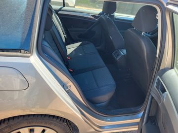 Volkswagen Golf - 6