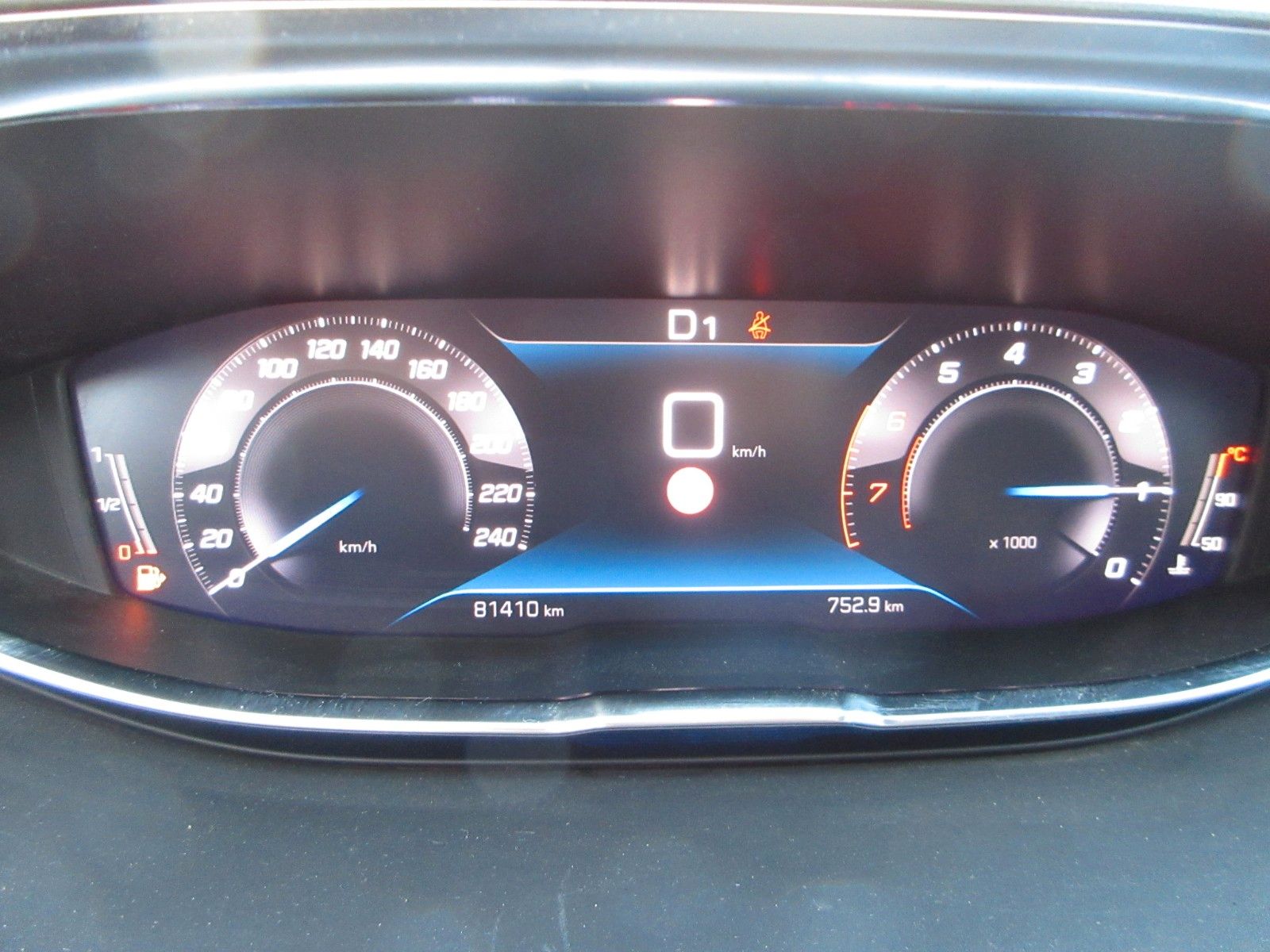 Fahrzeugabbildung Peugeot 5008 Allure 1.2T LED/NAVI/AHK/R´CAM/BLIS