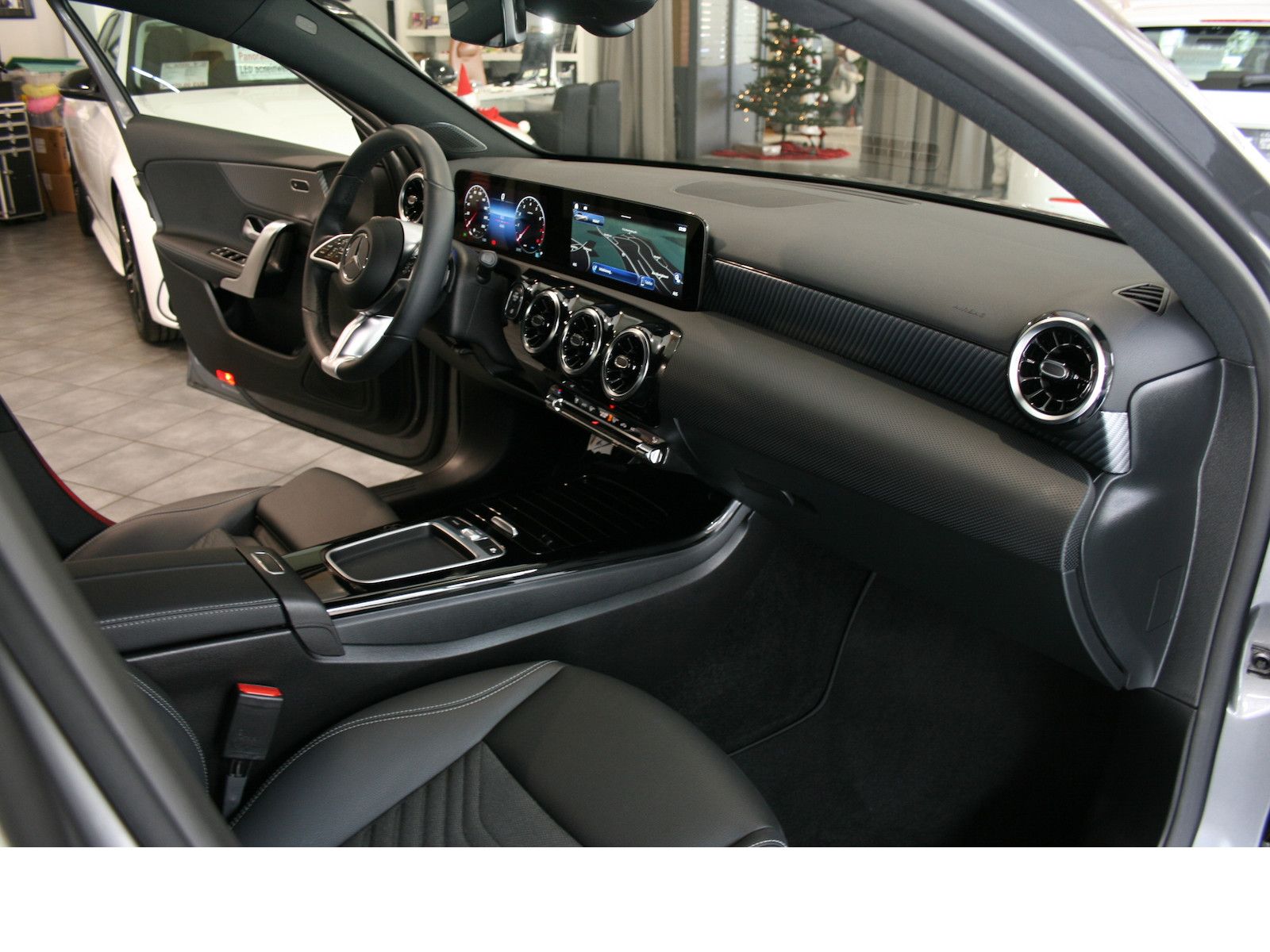 Fahrzeugabbildung Mercedes-Benz A 180 Progres. Advanced *Volldigitales Display*D