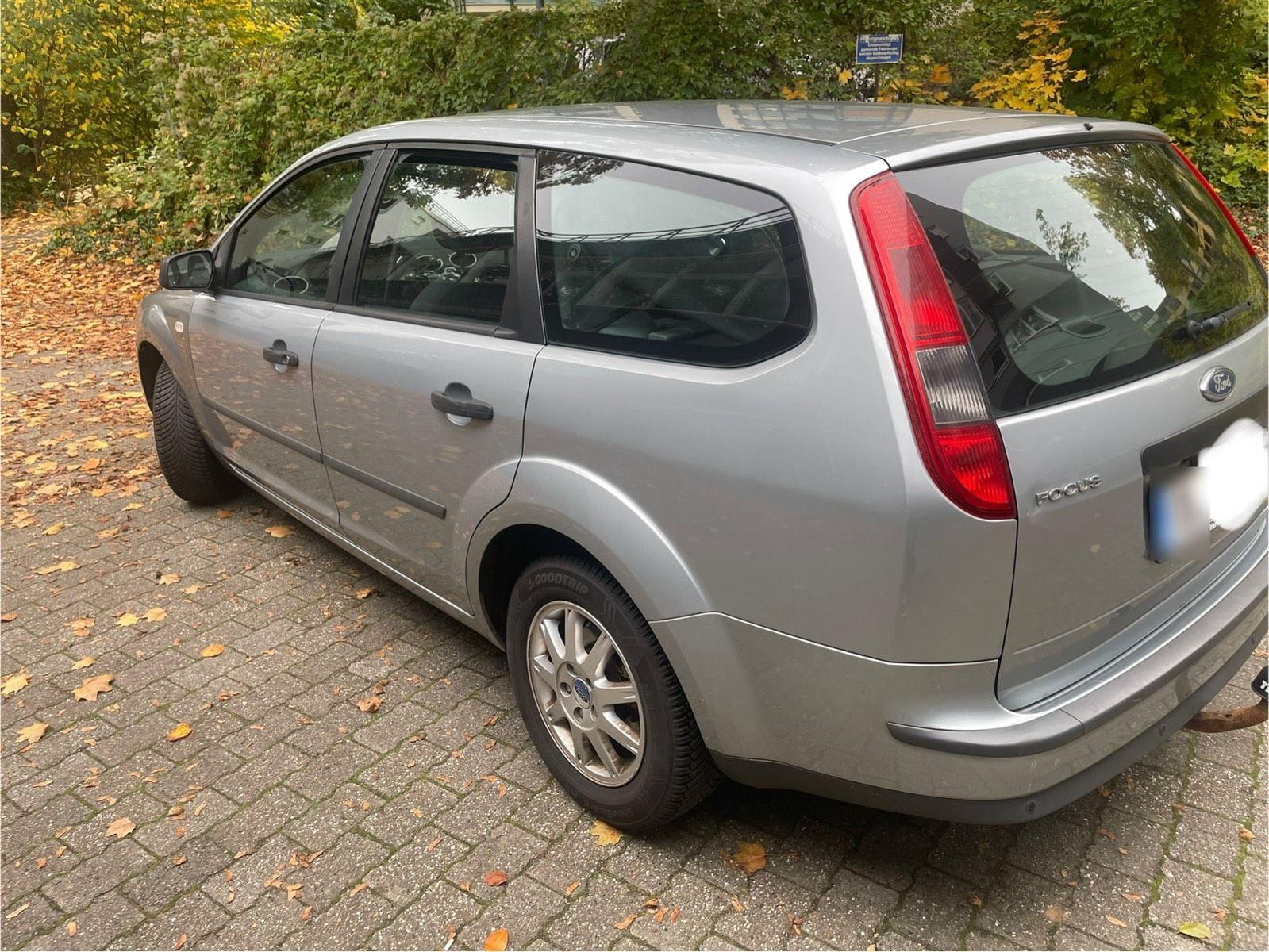Ford Focus 2005 — rear view