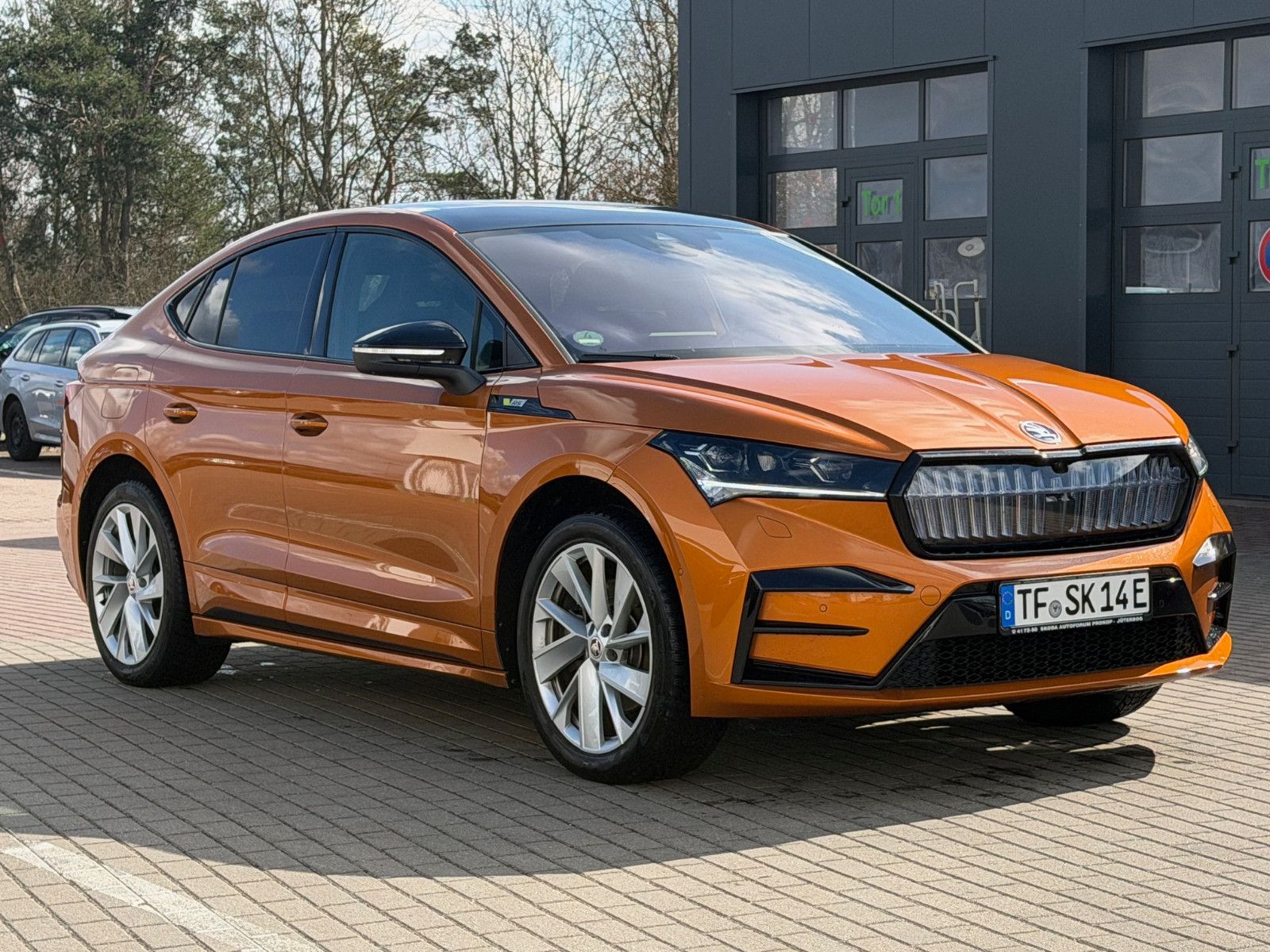 Fahrzeugabbildung SKODA Enyaq RS*ACC*SZHZNG*NAVI*360°*CARPLAY*AMBIENTE*