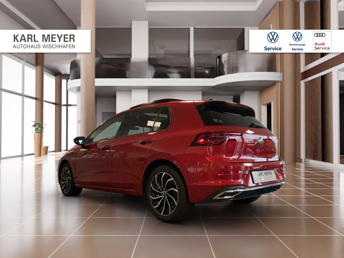 Fahrzeugabbildung Volkswagen Golf VIII Active 1.5 eTSI DSG Pano LED