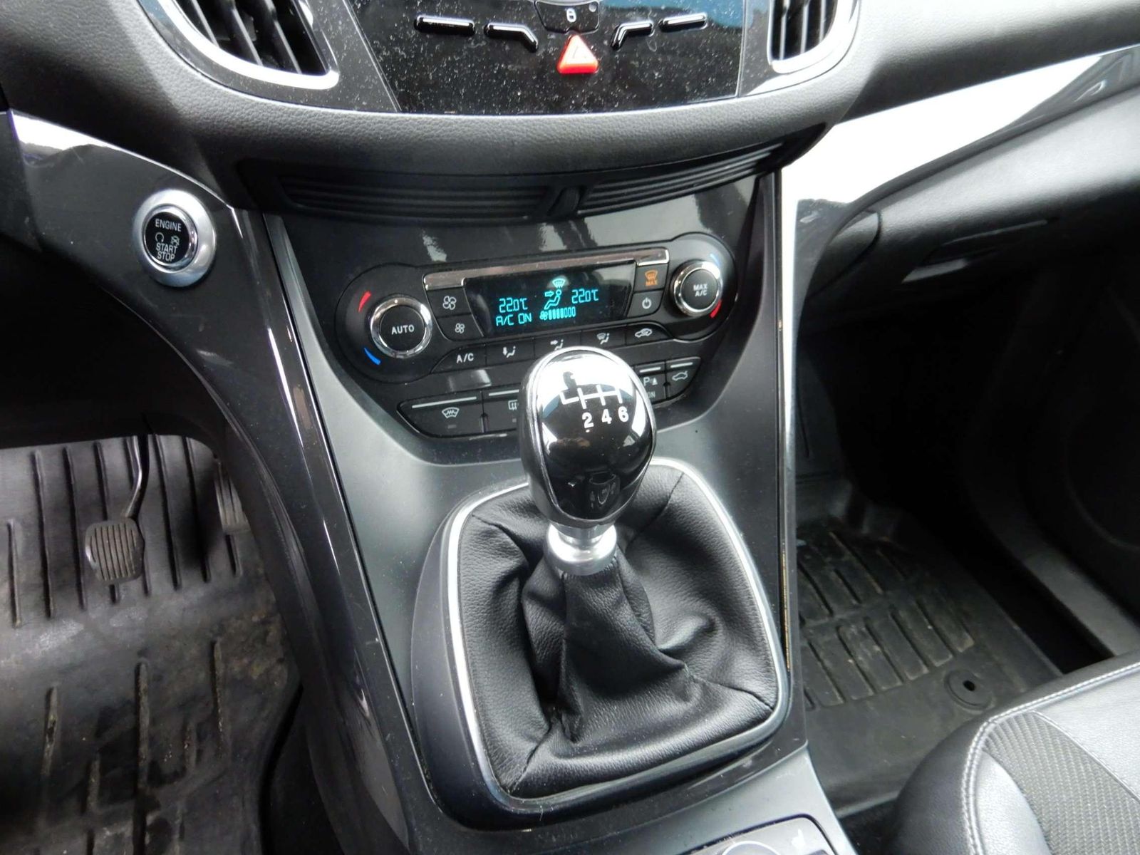 Fahrzeugabbildung Ford Kuga 2.0 Diesel 4x4 Individual Navi Sitzhzg Tele