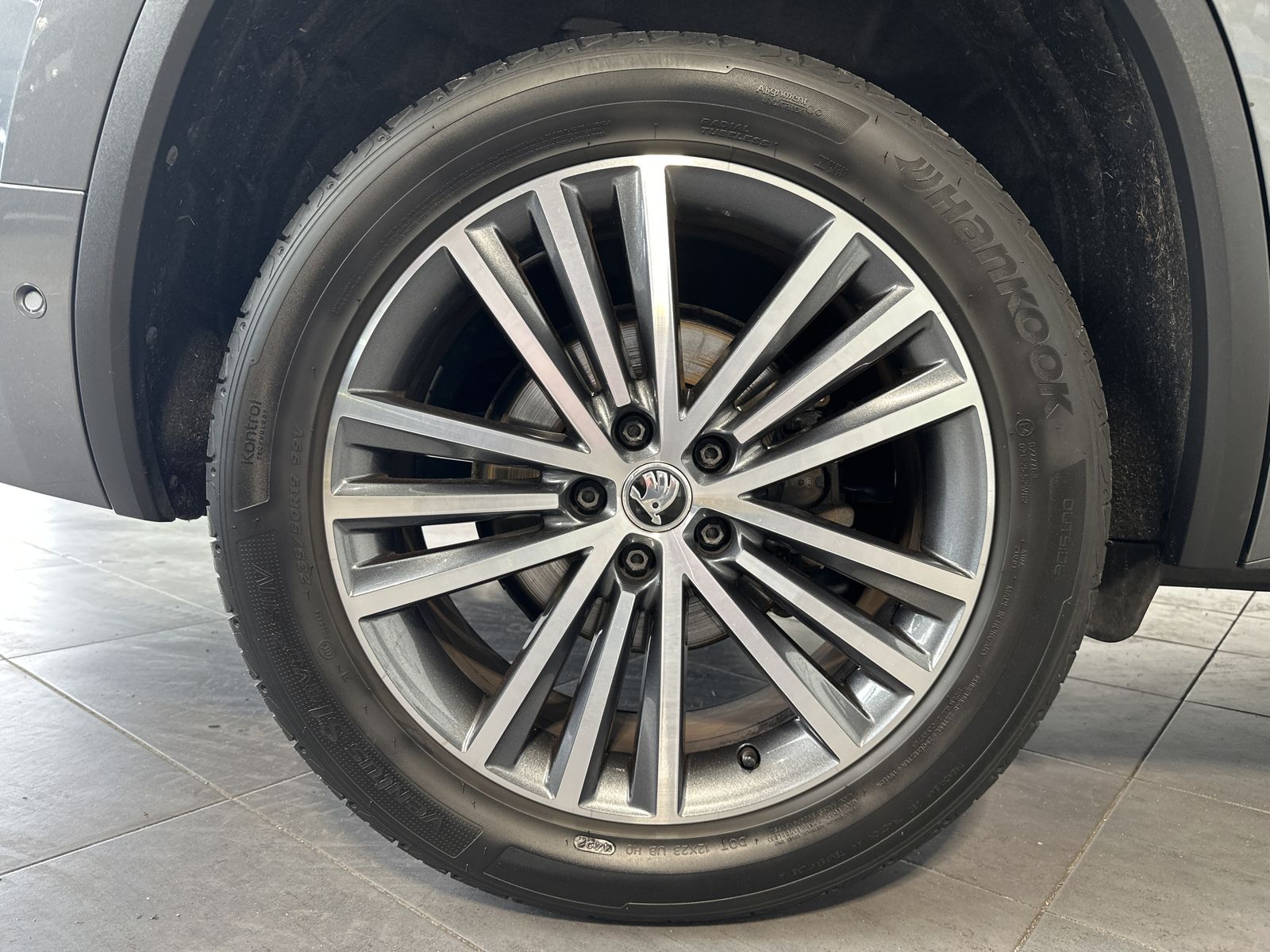 Fahrzeugabbildung SKODA Kodiaq L&K NAV+MATRIX+PANO+ACC+360°+19ZO+CARPLAY