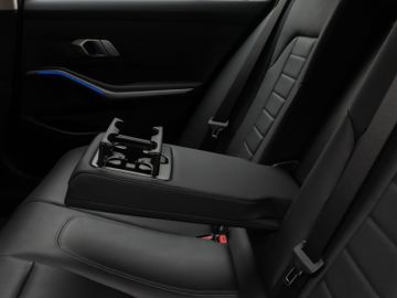 Fahrzeugabbildung BMW 320d xD Sport Line Kamera Laser HiFi AHK Komfort