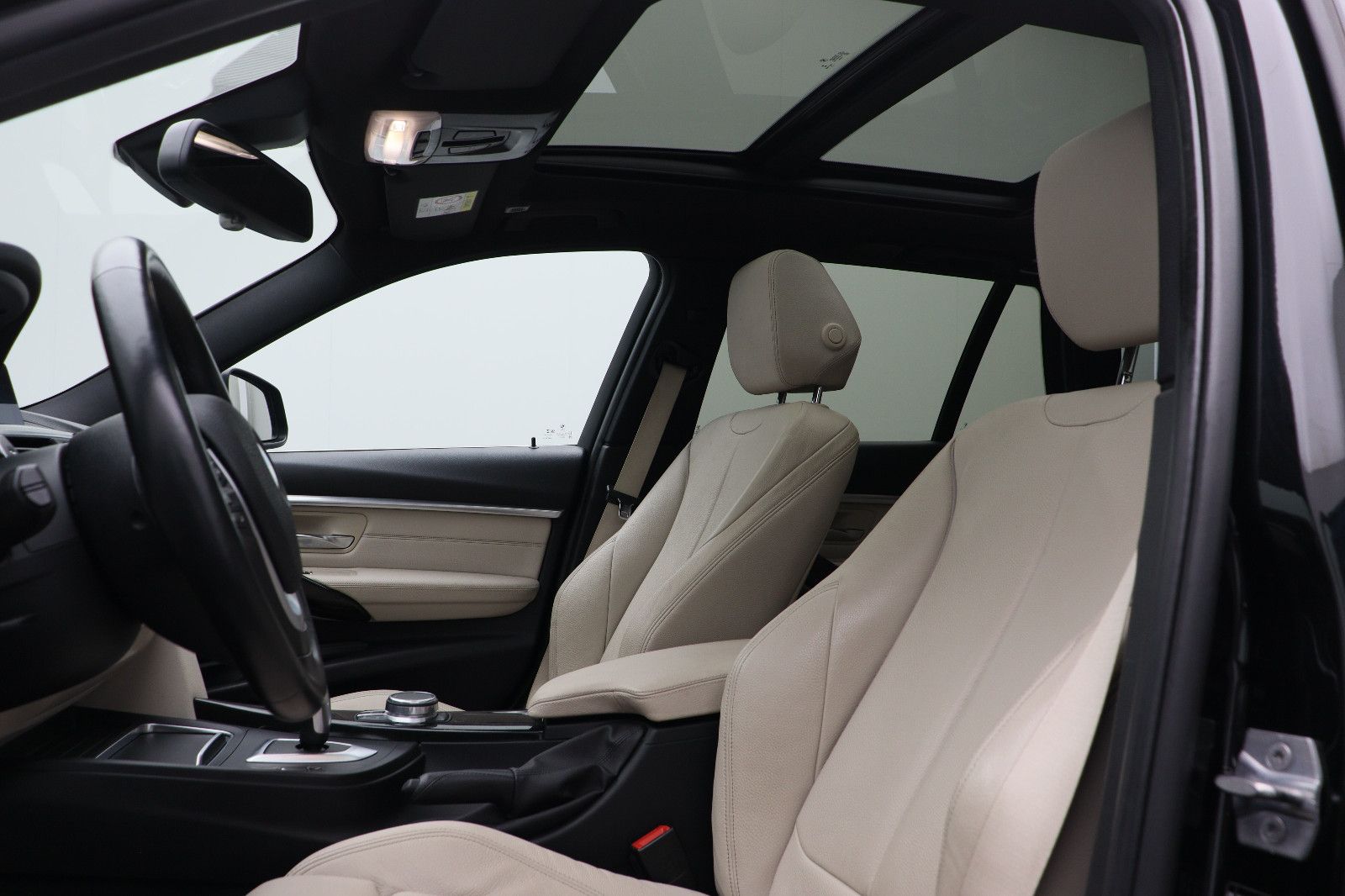 Fahrzeugabbildung BMW 320d Touring Luxury Leder AHK ACC Panorama