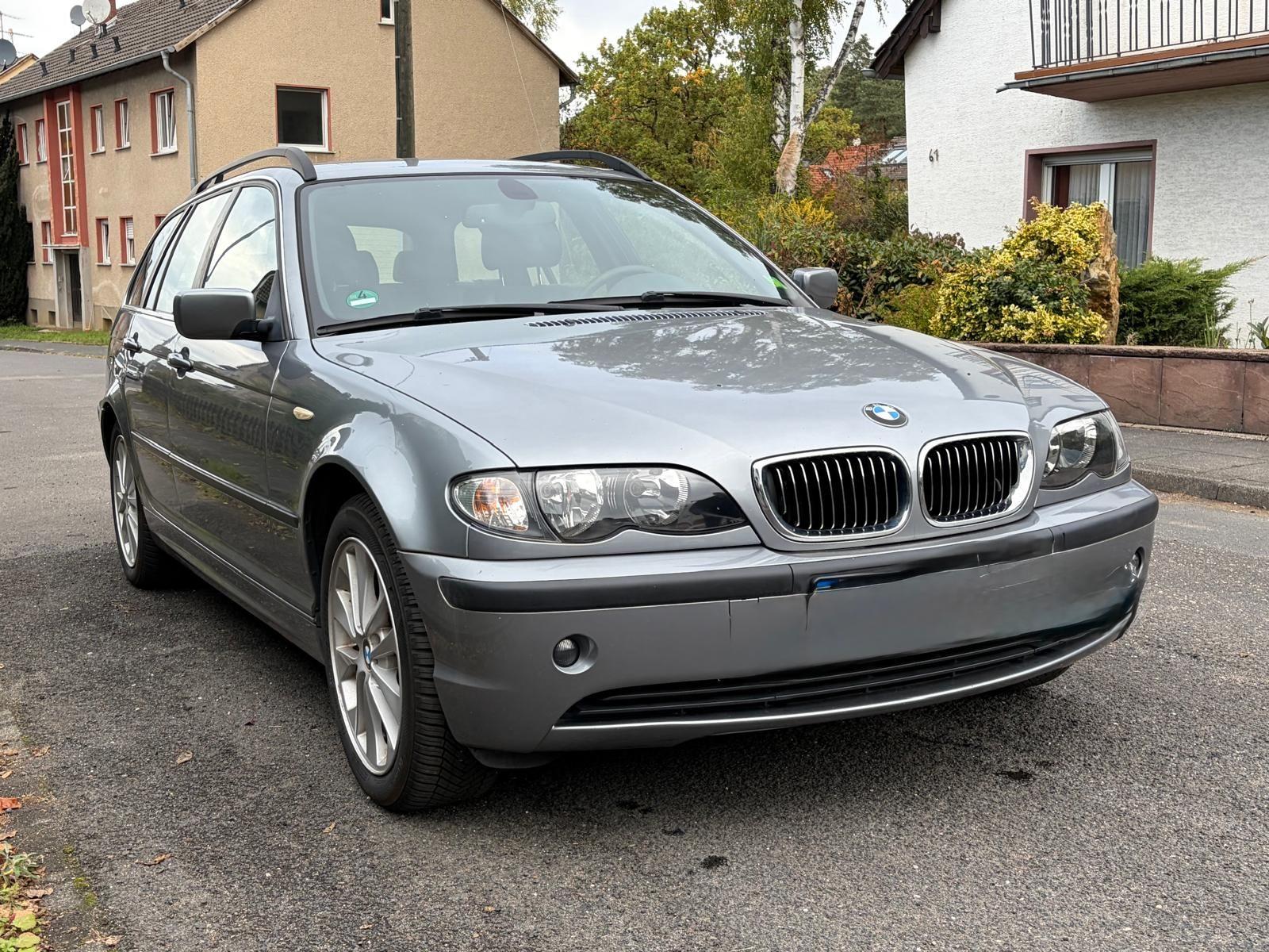 BMW 318 2005 — rear view