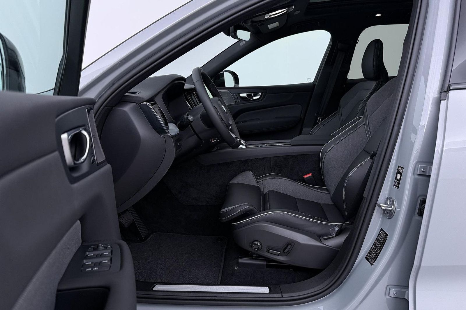 Volvo XC60 T6 Plus Black Edition | panorama dach | Har imagem 3