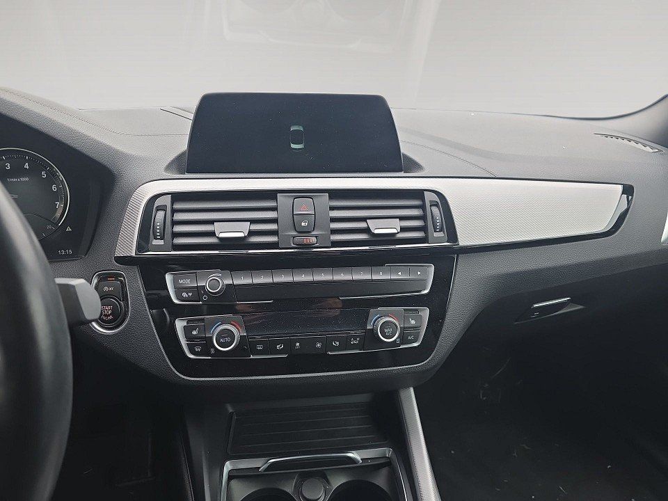 Fahrzeugabbildung BMW 2 Cabrio 230 i M Sport