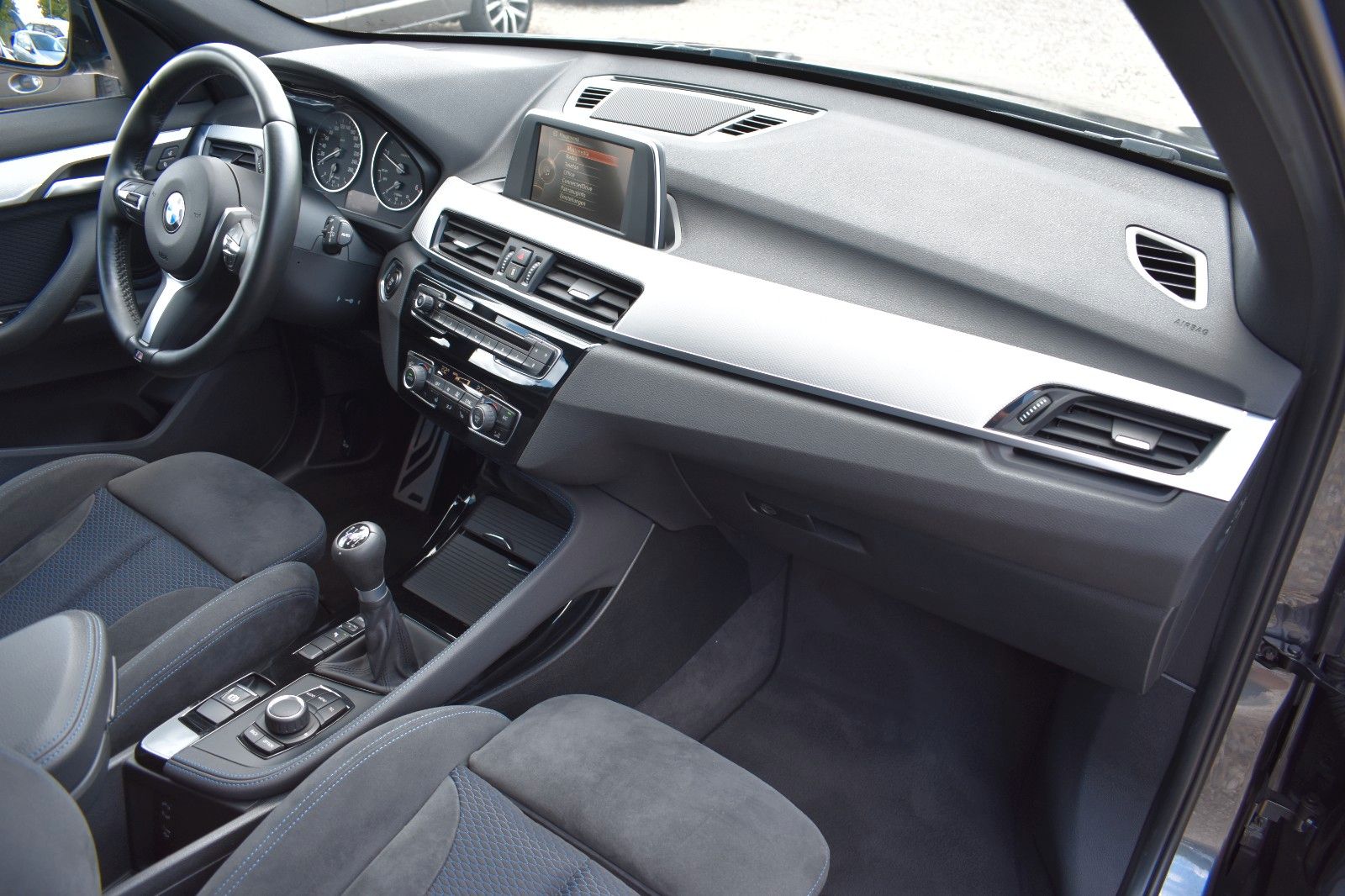 Fahrzeugabbildung BMW X1 Baureihe X1 sDrive 18 d M Sport