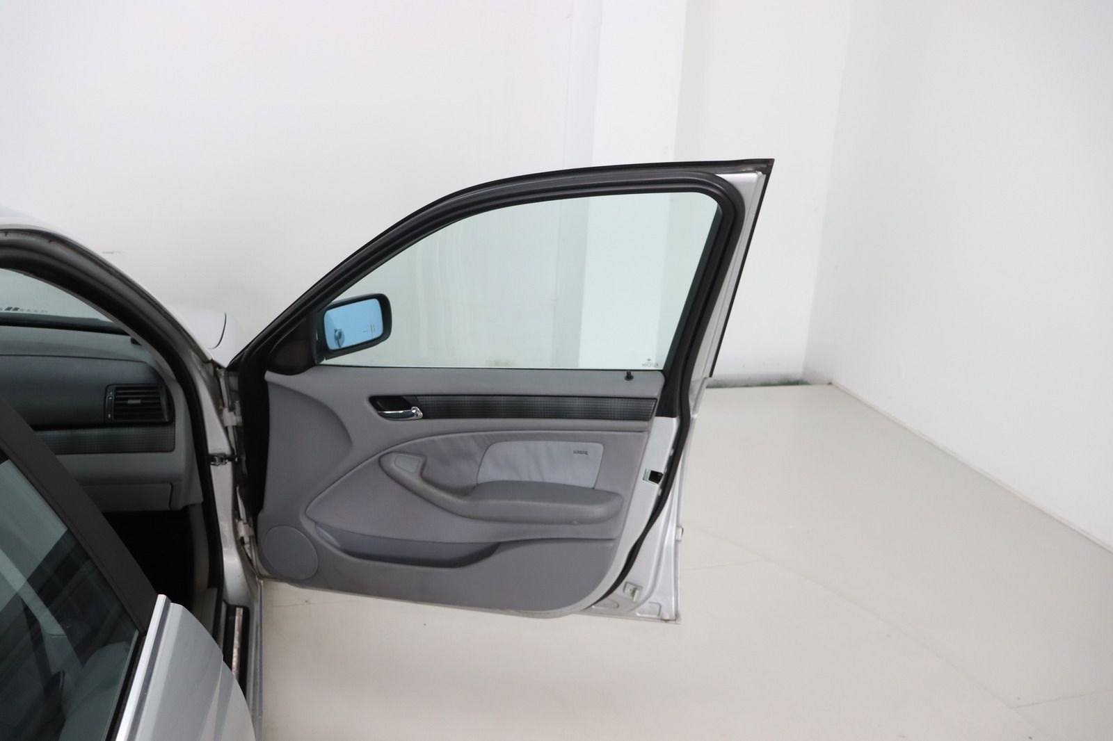 Fahrzeugabbildung BMW 320 i * Xenon * PDC * Klimaautom. *