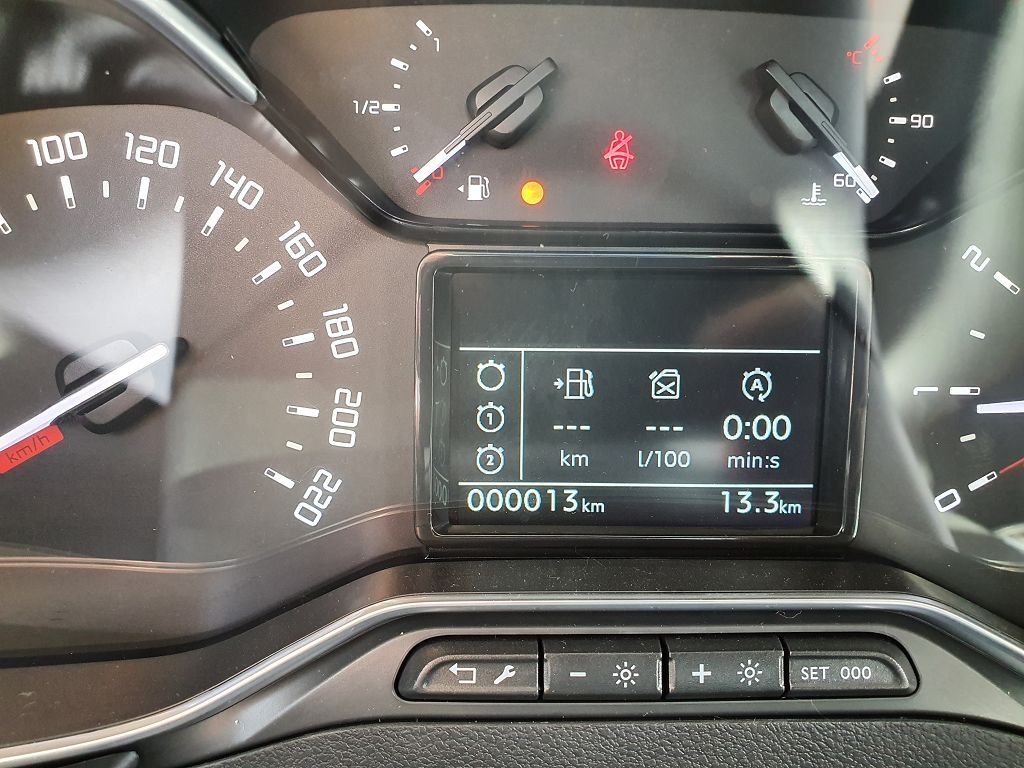 Fahrzeugabbildung Citroën Berlingo M BlueHDi 130 S&S Navi Apple CarPlay