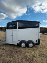 Ifor Williams HBX511 mit seitlichem Ausstieg und mob. Sattebox - Ifor Williams LKWs