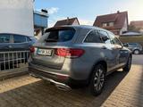 Mercedes-Benz GLC 220 d 4MATIC Automatik Panorama AHK Facelift - Mercedes-Benz GLC 220 mit Diesel-Antrieb: Grau, Head-Up Display