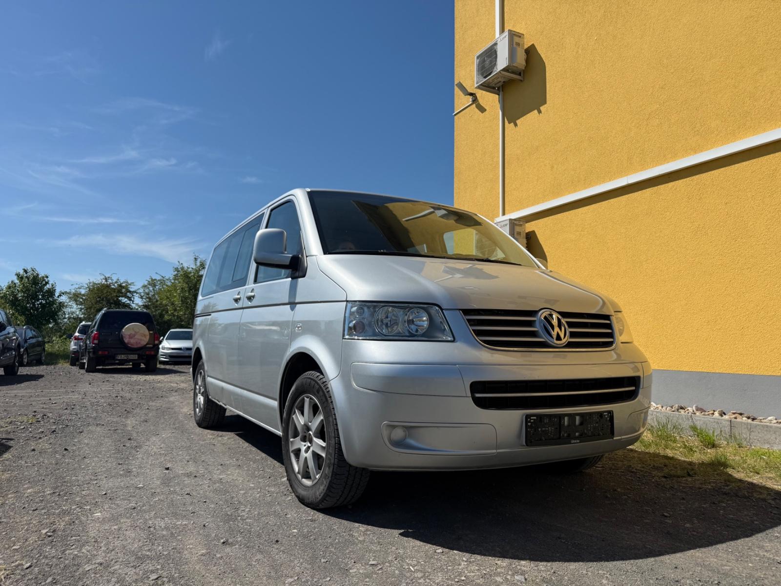 Volkswagen T5 Transporter Bus Multivan